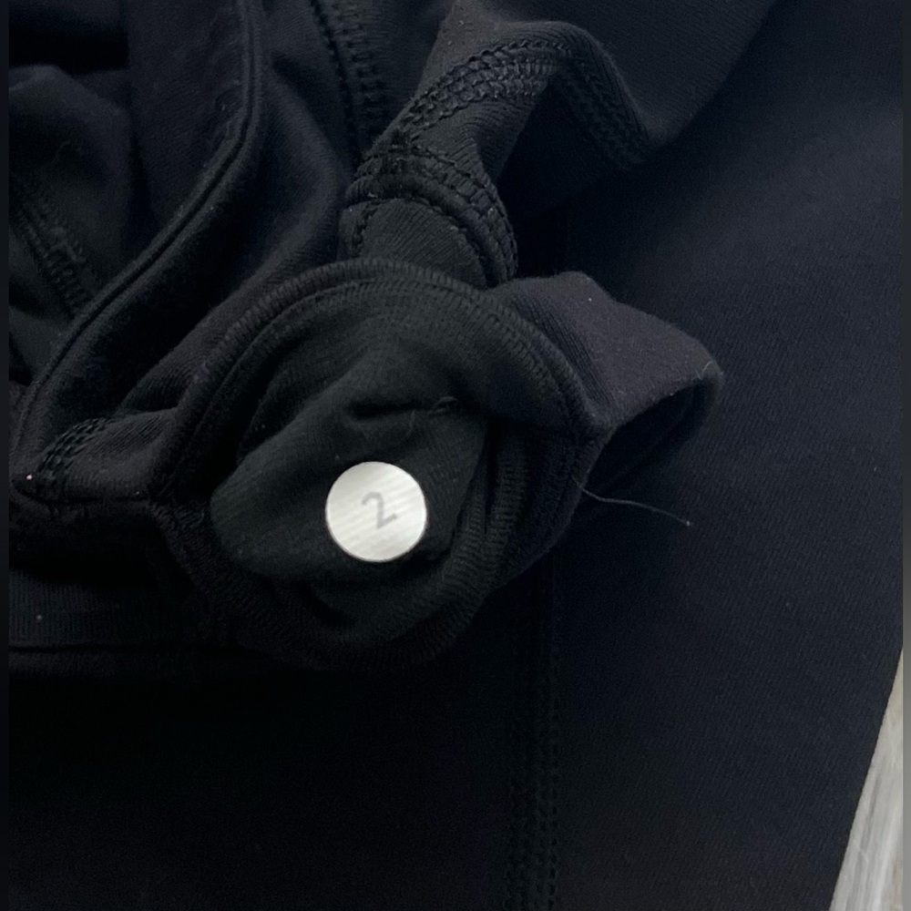 Lululemon Gather & Crow Crop – Size 2 - Picture 4 of 4